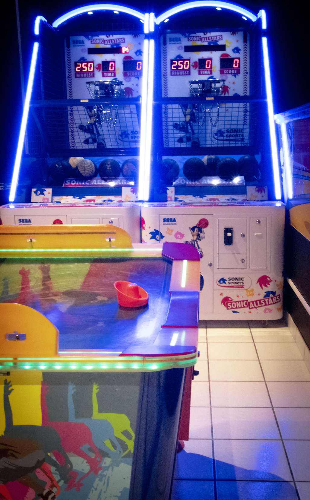 Jeu d’arcade illuminé dans l’espace SpaceBowl