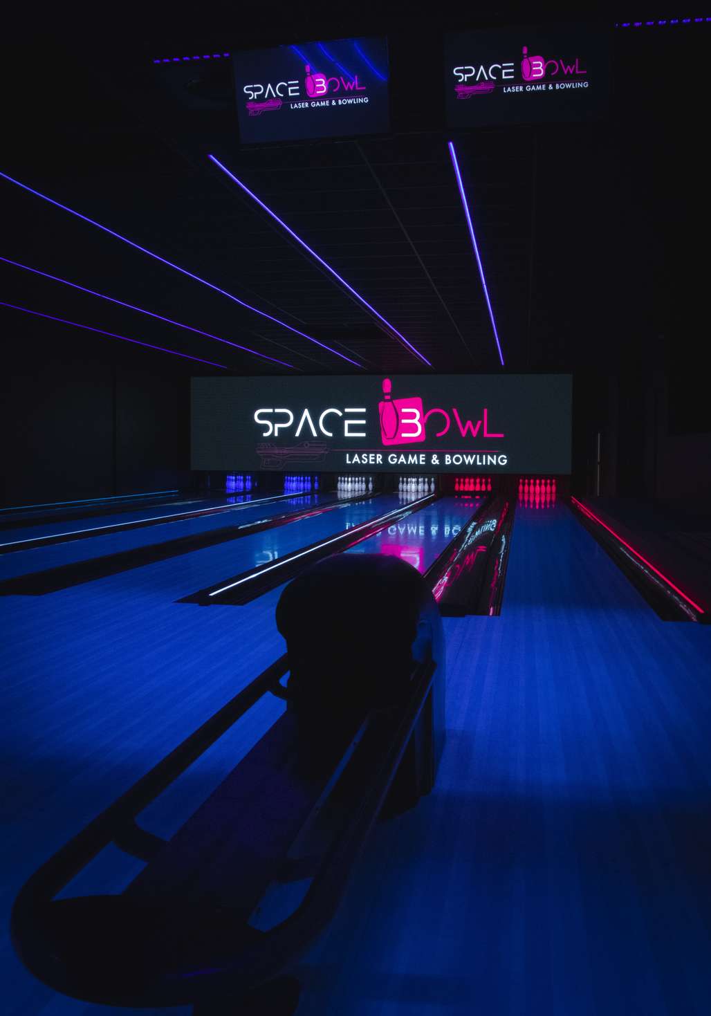 Vue d’une piste de bowling du SpaceBowl